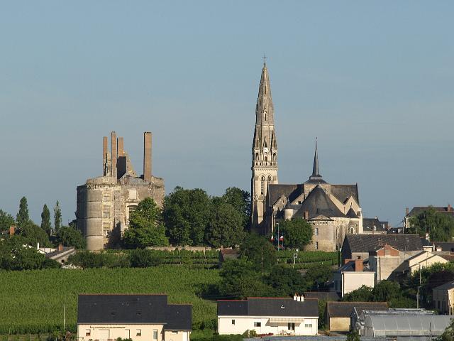 P6271780.JPG - Le chateau et l'église.