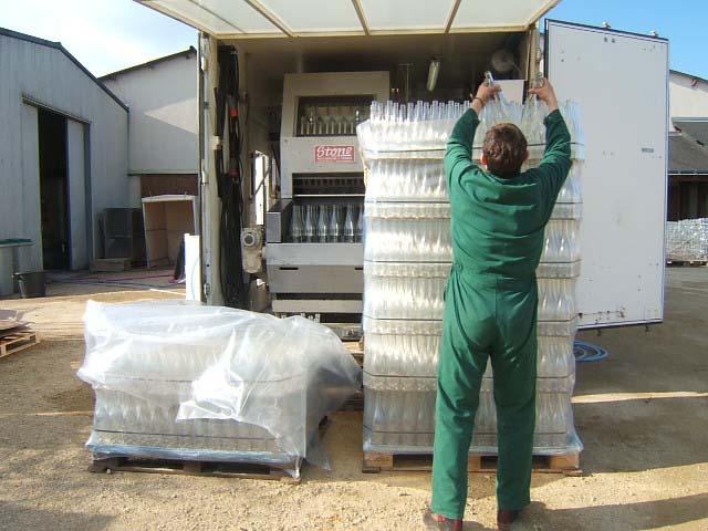 meb02.JPG - Entrée des bouteilles vides
